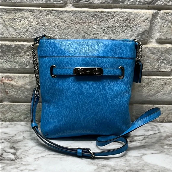 Coach 36501 Swagger Swingpack in Polished Pebble Leather Silver/Azure In EUC - Picture 1 of 16